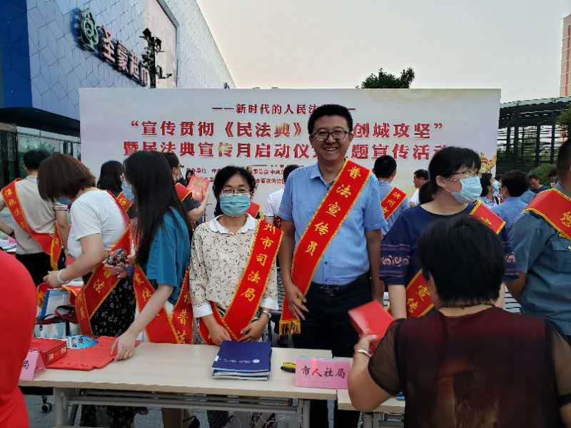 德衡律師擺地?cái)傂麄鳌睹穹ǖ洹? /></div>
      <div   id=